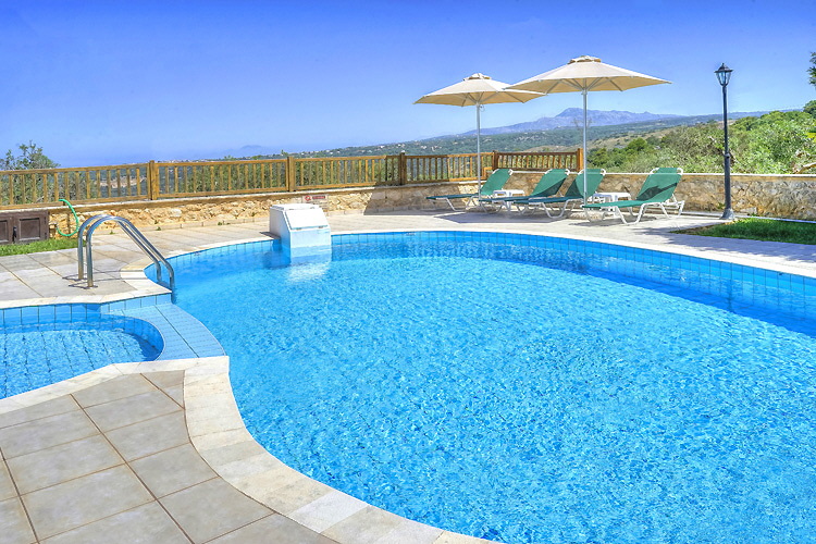 Villa Elessa - Swimmingpool mit Plantschbecken